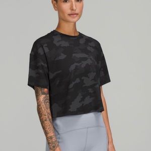 Lululemon black camo crop top abrasion resistant training tee